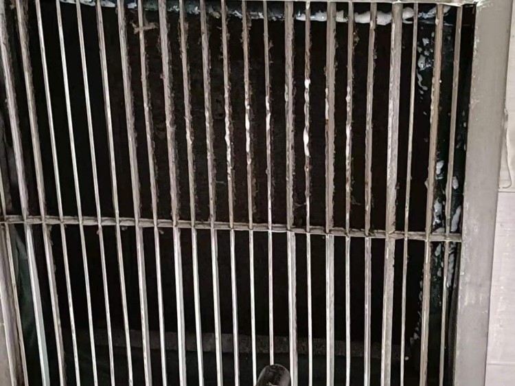 中央空调风口清洗前 (3).jpg