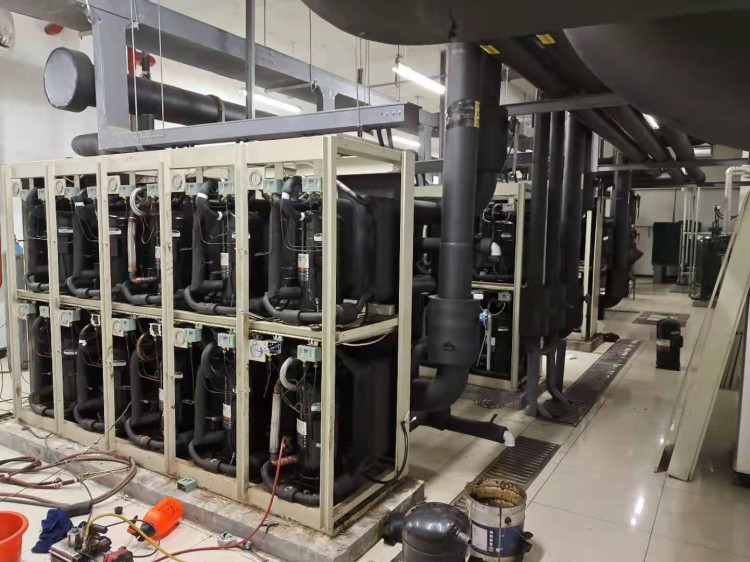 中央空调检修中 (2).jpg